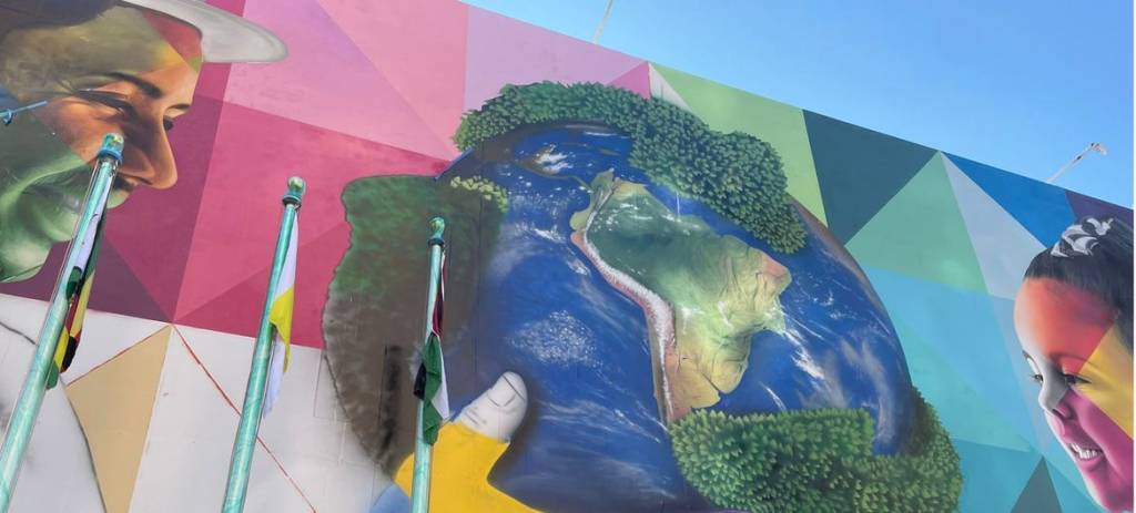 Às vésperas de Assembleia Geral, brasileiro Kobra inaugura mural na ONU