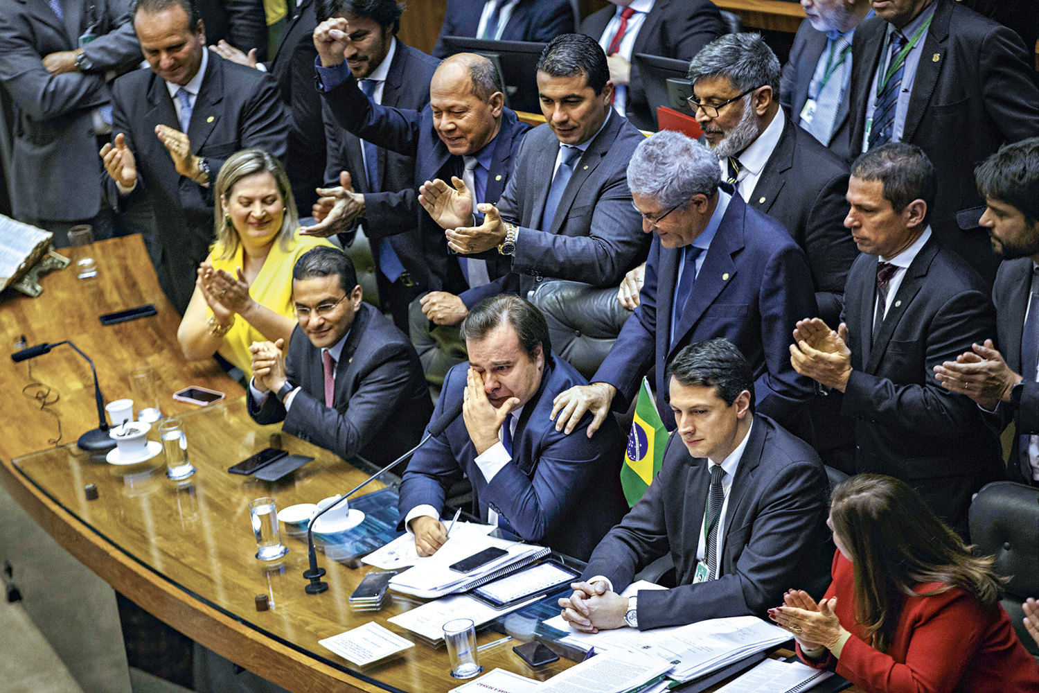 EMO&Ccedil;&Atilde;O&ensp;- O choro de Maia ap&oacute;s a aprova&ccedil;&atilde;o da reforma da Previd&ecirc;ncia: momento alto da produ&ccedil;&atilde;o dos parlamentares -