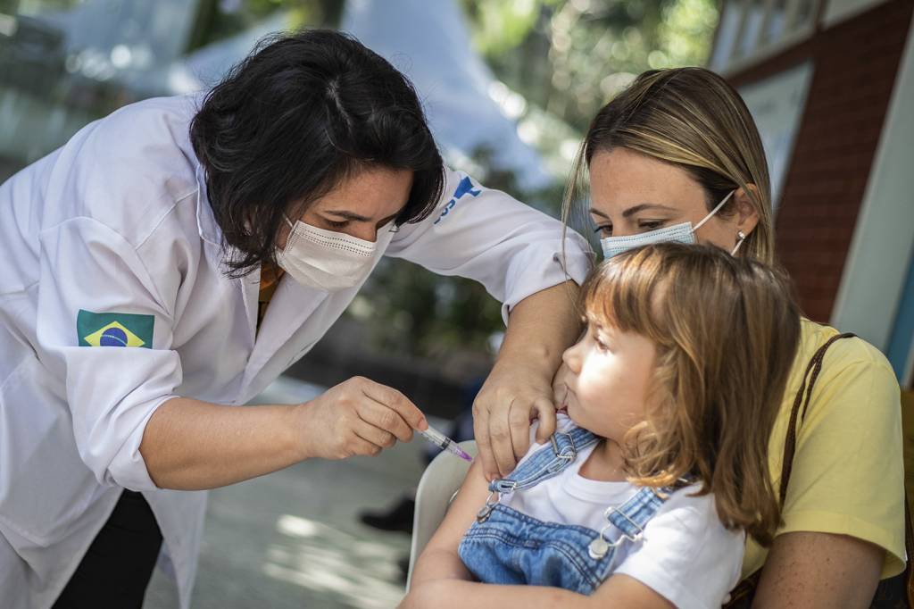 VACINACAO-CRIANCAS-COVID-2022-01.jpg VITÓRIA - Vacinação no Rio: imunizantes contra a Covid-19 foram aceitos pela população apesar de pregação negacionista -
