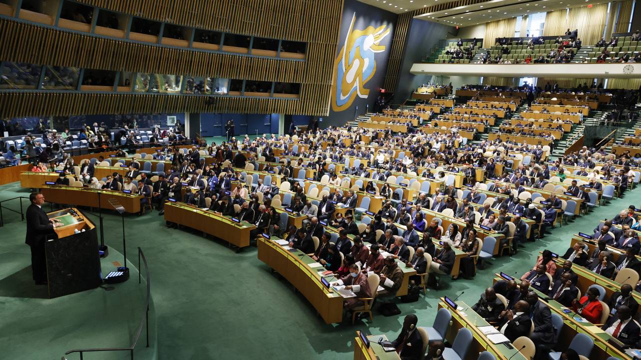 New York (United States), 20/09/2022.- Brazilian President Jair Messias Bolsonaro delivers his address during the 77th General Debate inside the General Assembly Hall at United Nations Headquarters in New York, New York, USA, 20 September 2022. (Brasil, Estados Unidos, Nueva York) EFE/EPA/JASON SZENES
