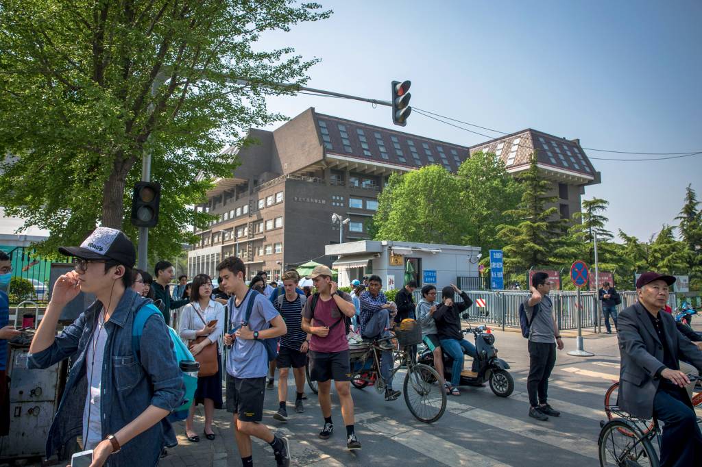 #MeToo activism in China AULA - Universidade de Pequim: jovens são estimulados a trabalhar em startups -