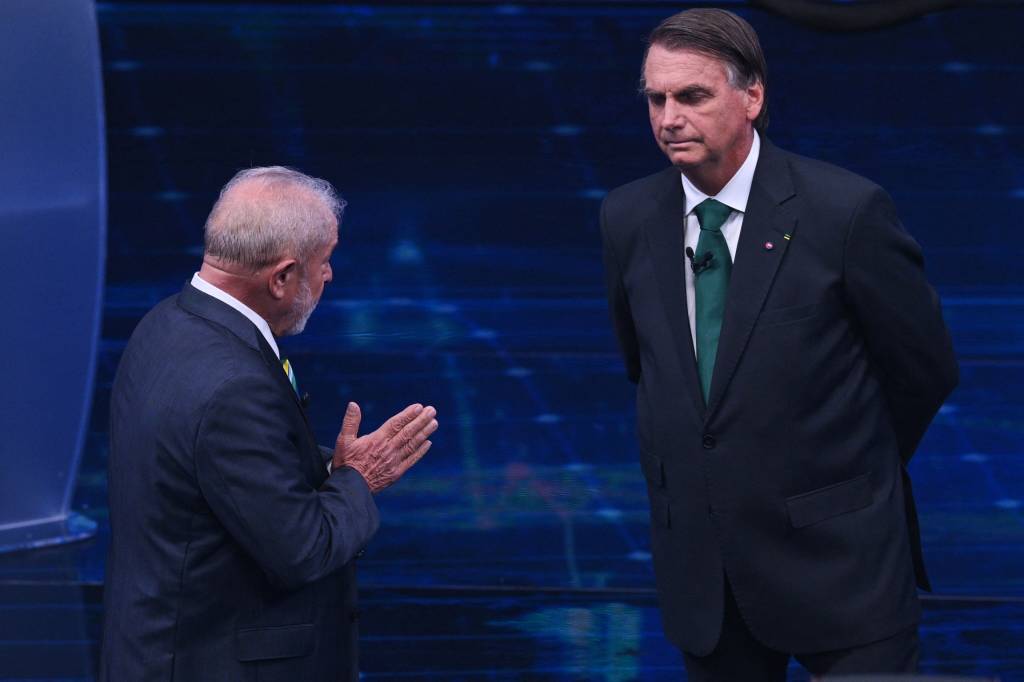 Lula e Jair Bolsonaro duelam nos bastidores da transição