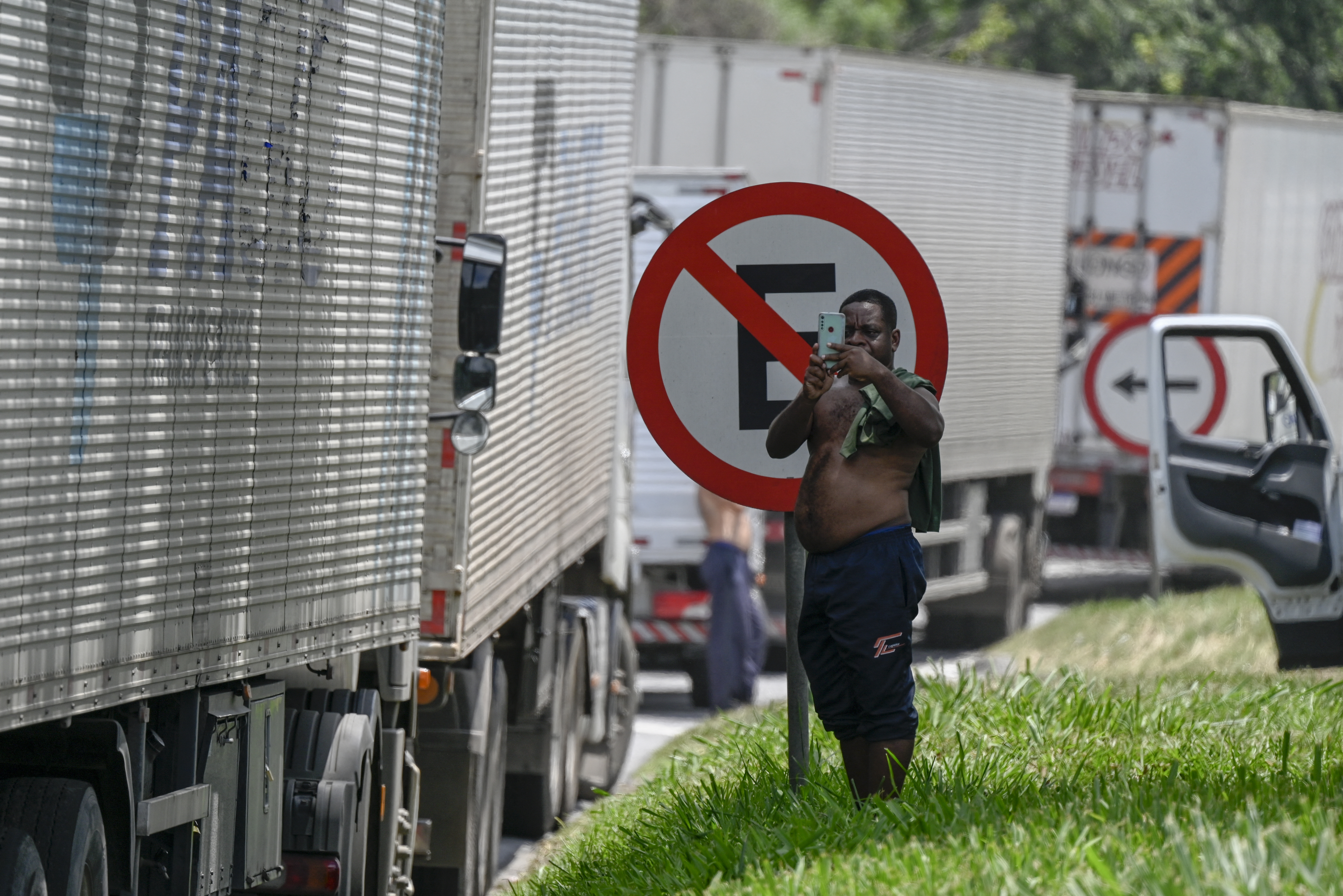 Greve dos caminhoneiros: líder convoca manifestação para esta segunda-feira