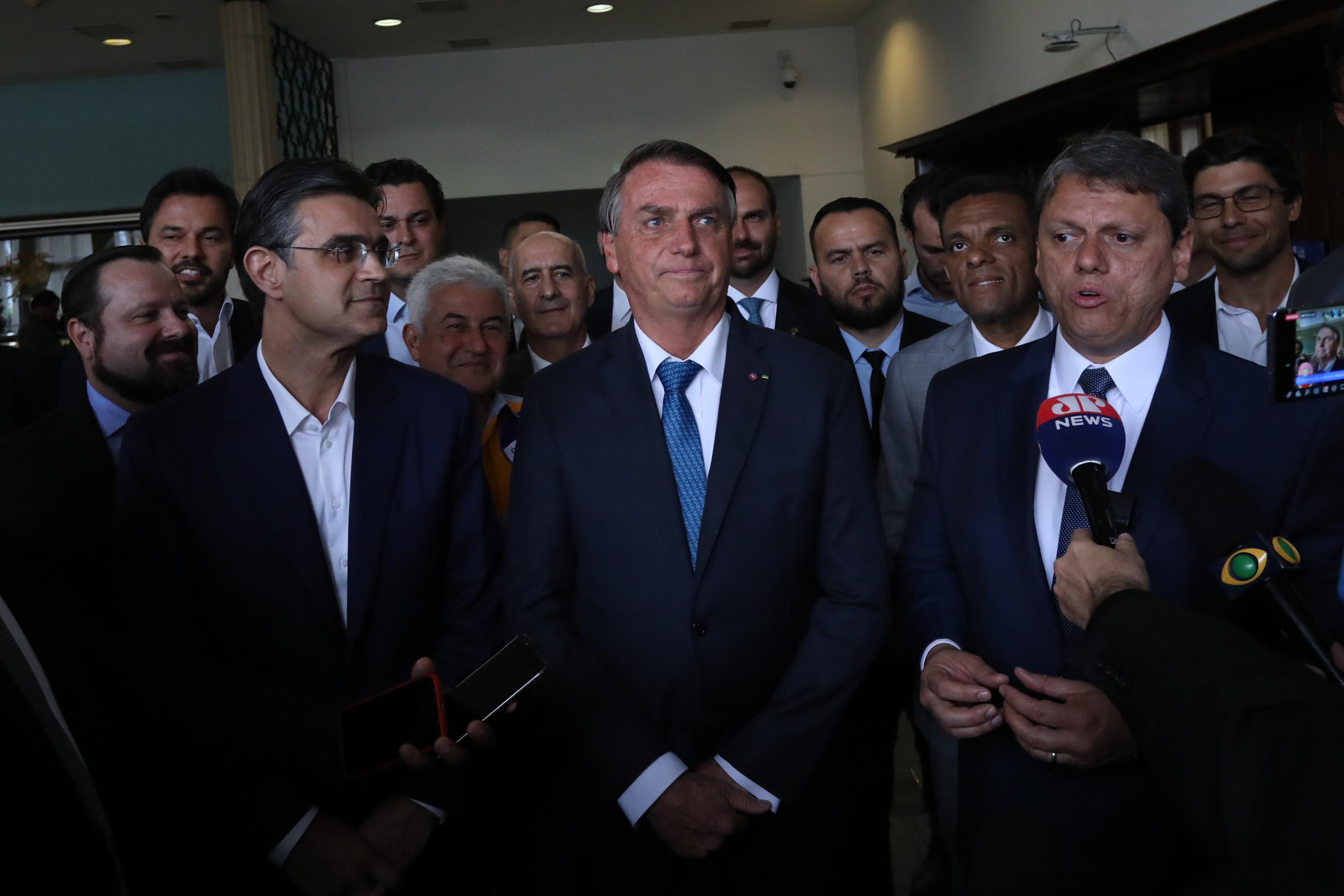 Tarcísio tem primeira reunião de transição com Garcia 18 dias após eleição