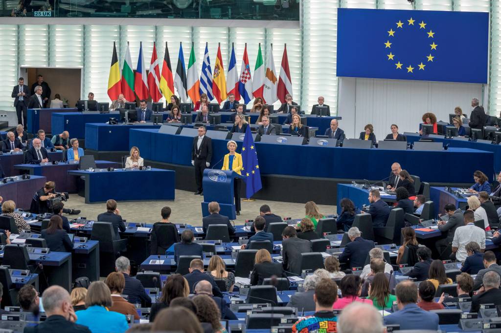 Com mudança de status, Bósnia dá novo passo para entrar na União Europeia