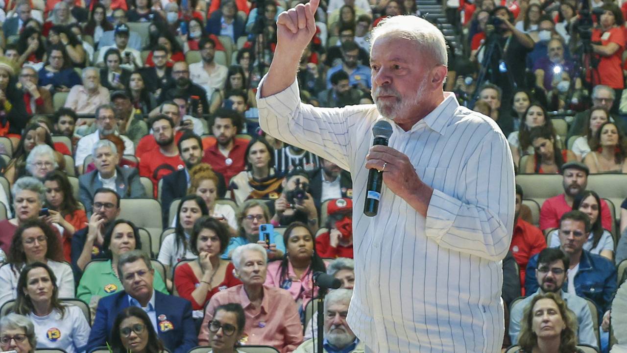 ACENOS - Lula: promessa de não disputar reeleição e governar para além do PT -