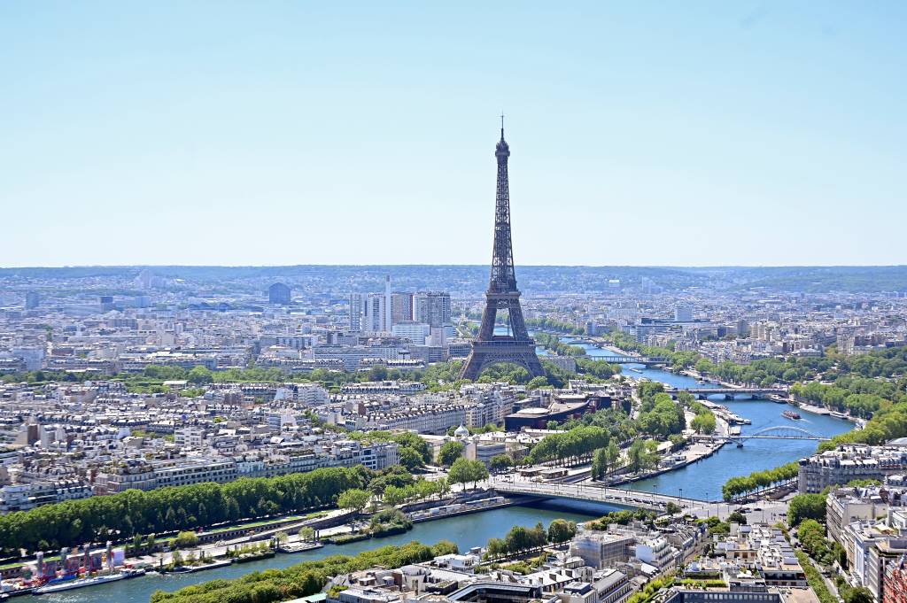 Após protestos, Paris abandona construção de prédios ao pé da Torre Eiffel