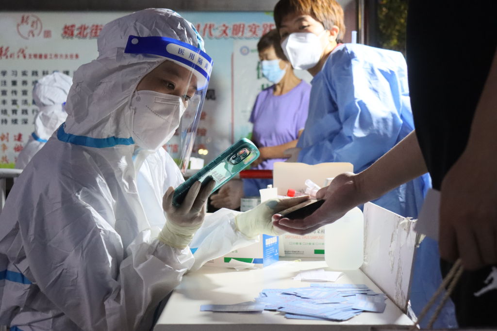 BEIJING, CHINA - SEPTEMBER 06: Medical workers check residents' information at a COVID-19 nucleic acid testing site in Changping District on September 6, 2022 in Beijing, China. Beijing will tighten epidemic control measures to prevent the surge in COVID-19 cases caused by students returning to their campuses from summer vacation. (Photo by Zhou Lan/Qianlong.com/VCG via Getty Images)