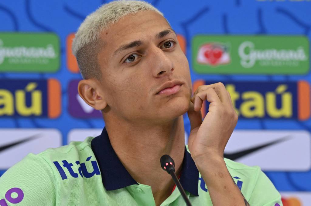 FBL-WC-2022-PRESSER-BRA Brazil's forward Richarlison gestures during a press conference at the Al Arabi SC in Doha on November 21, 2022, during of the Qatar 2022 World Cup football tournament. (Photo by NELSON ALMEIDA / AFP)