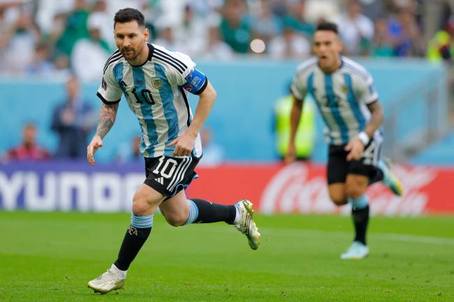 FBL-WC-2022-MATCH08-ARG-KSA De pênalti, Messi abriu o placar para os argentinos na Copa -