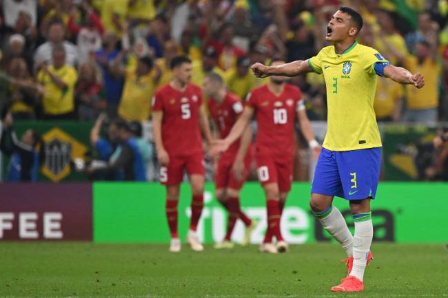 FBL-WC-2022-MATCH16-BRA-SRB Brazil's defender #03 Thiago Silva (R) celebrates after Brazil's forward #09 Richarlison (not seen) scored their team's first goal during the Qatar 2022 World Cup Group G football match between Brazil and Serbia at the Lusail Stadium in Lusail, north of Doha on November 24, 2022. (Photo by ANDREJ ISAKOVIC / AFP)