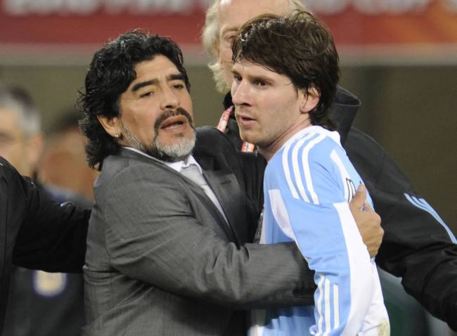 000_32TN9JN Com Maradona na África do Sul: eliminação com goleada impiedosa da Alemanha -
