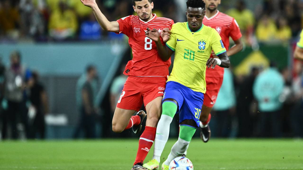 Vinicius Júnior encara a marcação suíça -