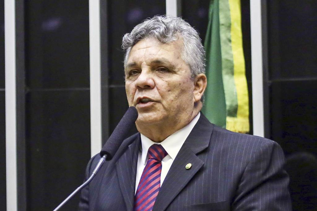 PEC enfraquece forças de segurança estaduais, diz líder da bancada da bala