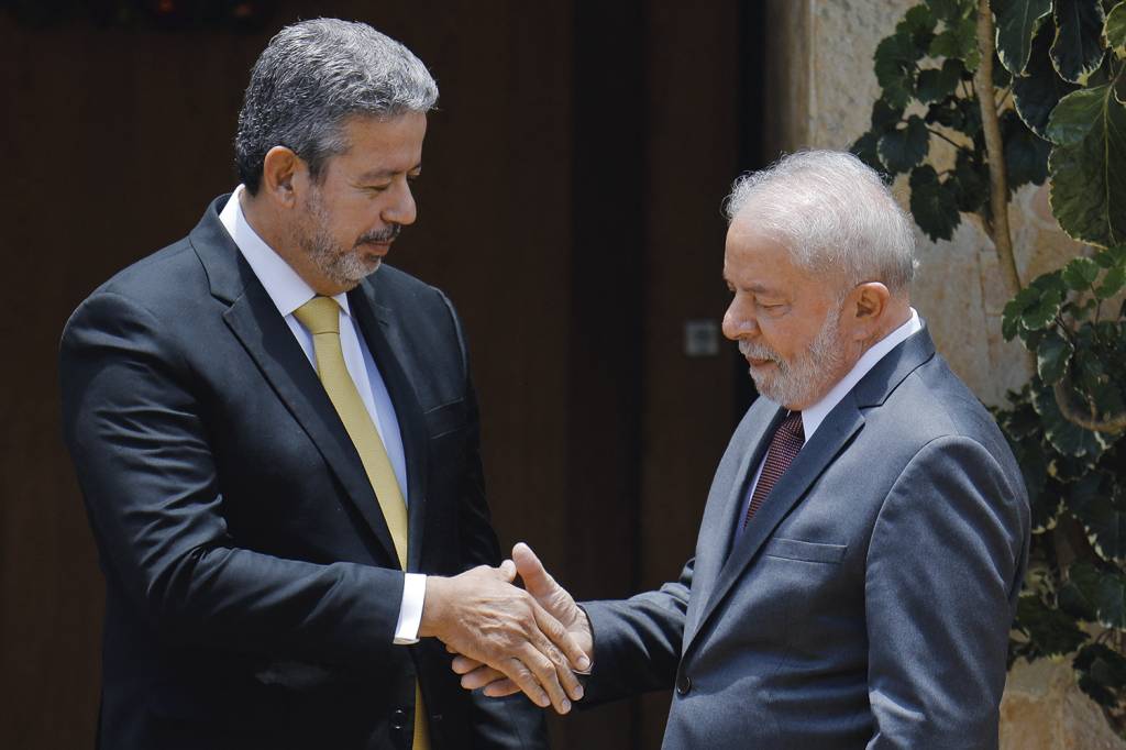 ARTHUR-LIRA-LULA-2022-092.jpg APROXIMAÇÃO - Arthur Lira e Lula: de olho em recondução, presidente da Câmara tem dialogado com aliados do petista -