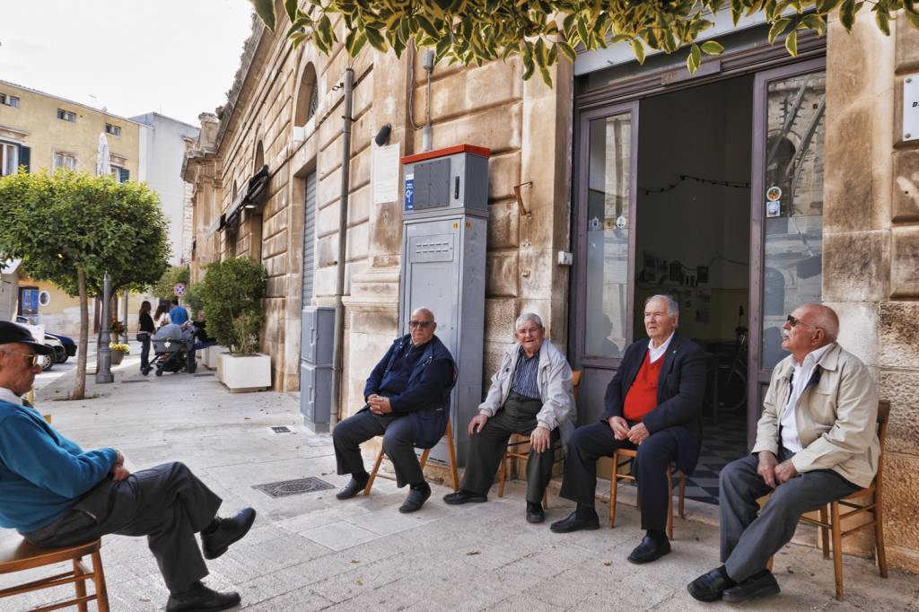 GettyImages-1155252558.jpg INATIVOS - Vilarejo no sul da Itália: mais idosos do que jovens e crianças -