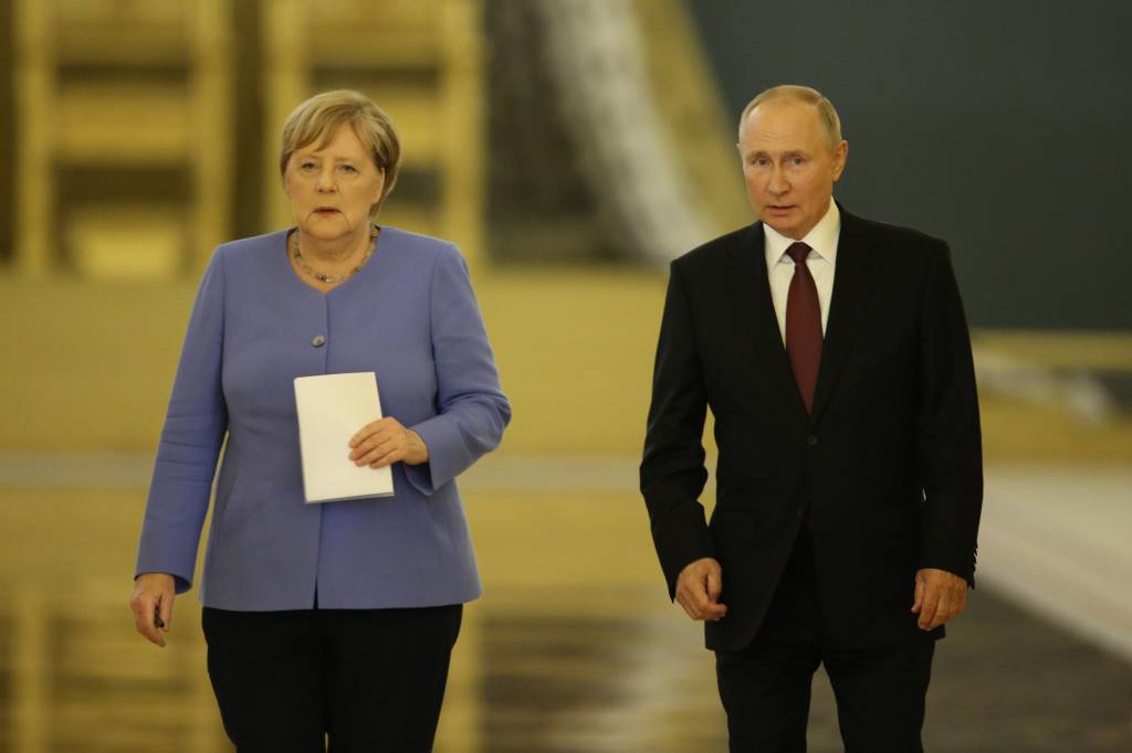 ‘Não tinha poder para influenciar Putin’, diz Angela Merkel