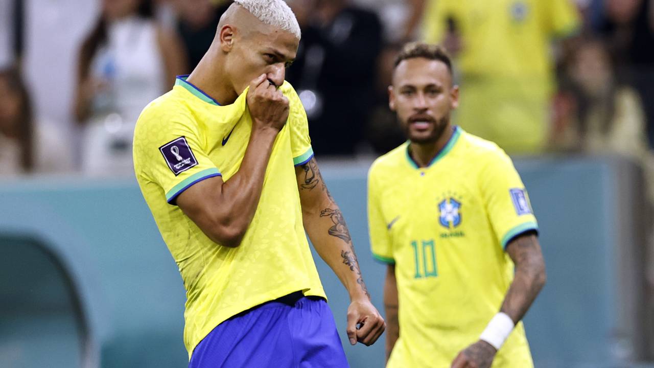 LUSAIL CITY - Richarlison of Brazil celebrates the 1-0 during the FIFA World Cup Qatar 2022 group G match between Brazil and Serbia at Lusail Stadium on November 24, 2022 in Lusail City, Qatar. AP | Dutch Height | MAURICE OF STONE (Photo by ANP via Getty Images)