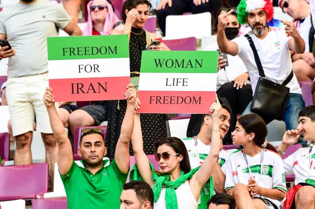 Liberdade para as mulheres: um grito comum de parte dos iranianos nos estádios do Catar