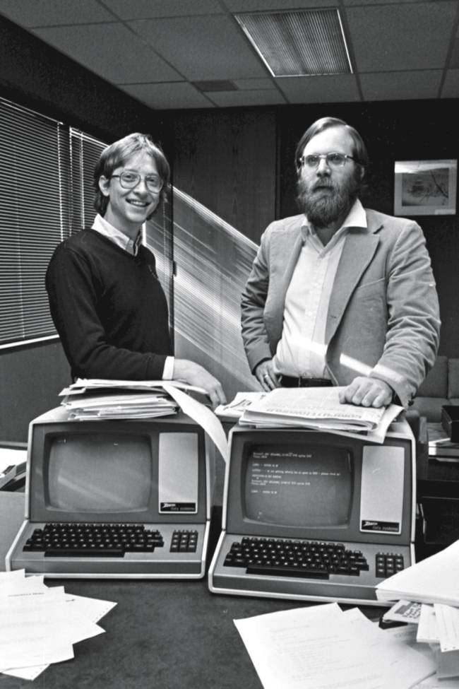 PAUL-ALLEN-BILL-GATES-1979.jpg A GÊNESE DE TUDO - Allen, ao lado de Bill Gates (à esq.): almas diferentes -