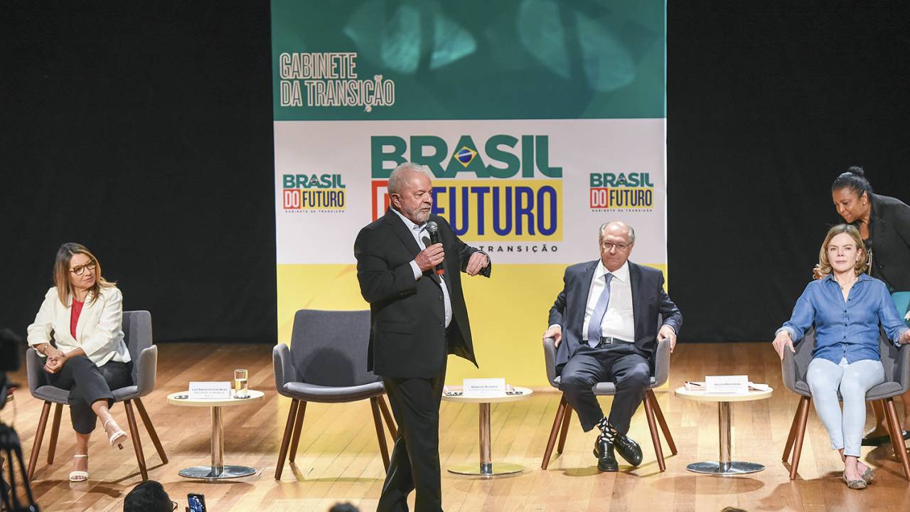 TEMERIDADE - Lula discursa no CCBB observado por Janja, Alckmin e Gleisi: relativização da responsabilidade fiscal e ataques a empresários e às privatizações -