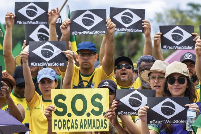 PROTESTO-BOLSONARISTAS-15-DE-NOVEMBRO-2022-1.jpg PRESSÃO GOLPISTA - Ato em Brasília: manifestantes pedem ação de militares contra a eleição -