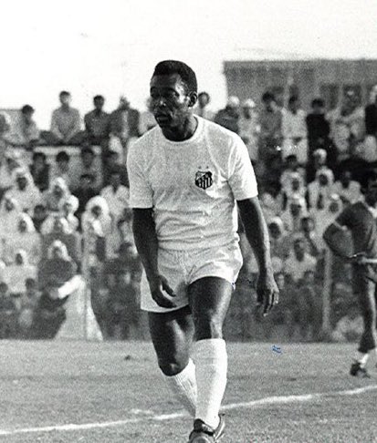 Pele in Qatar (4) Pelé em ação jogando pelo Santos, no Catar -