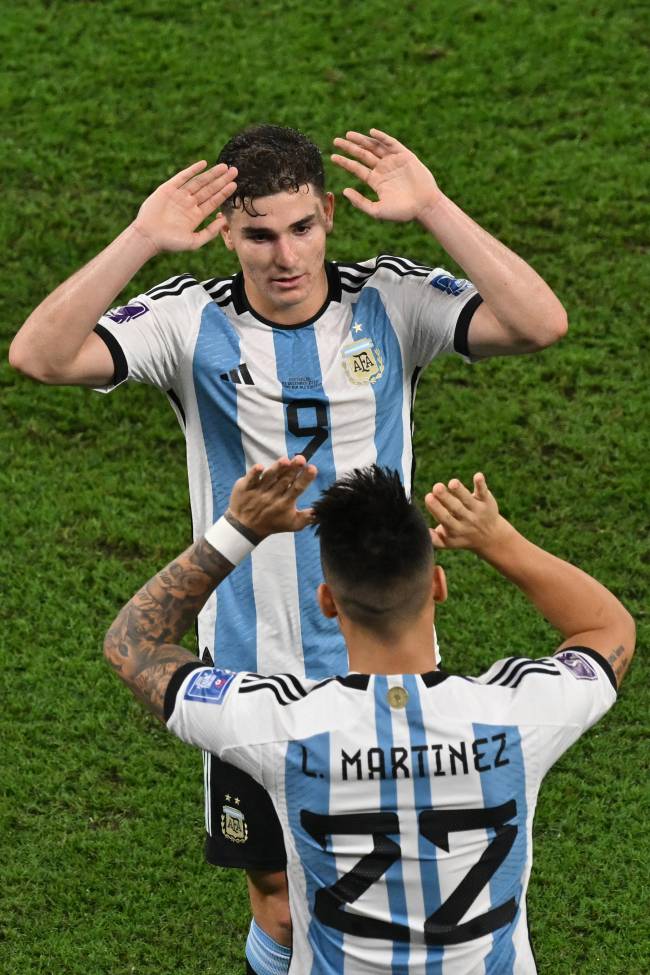Lautaro Martínez Lautaro e Julán Álvarez, companheiros e concorrentes por posição -