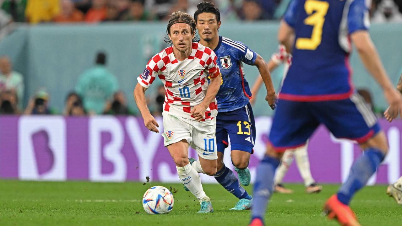 Croatas e japoneses fazem duelo acirrado no Al Janoub -