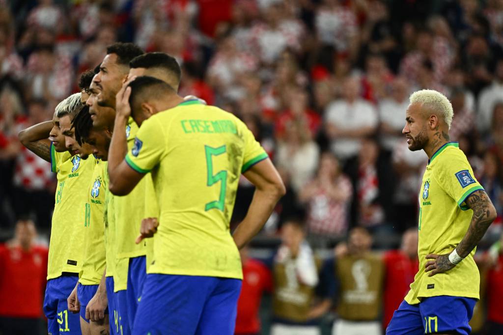 Famosos e políticos se dividem quanto à derrota do Brasil na Copa