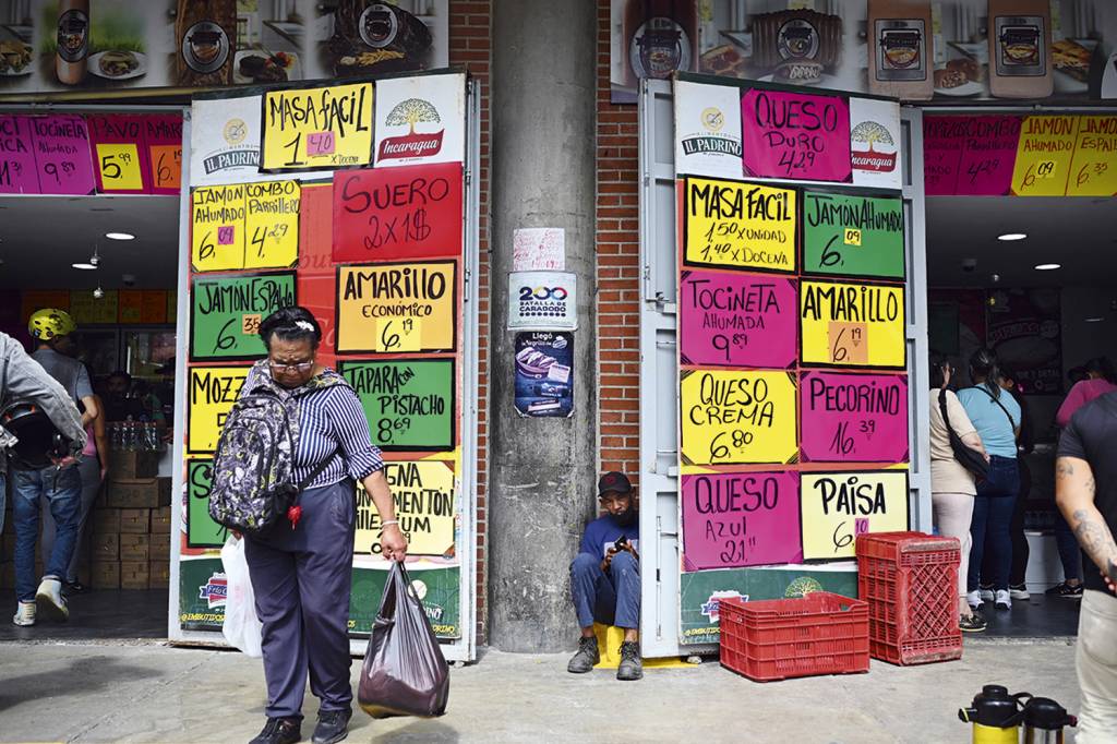 000_333Z2H2.jpg DOLARIZAÇÃO - Preços liberados: os importados voltaram às prateleiras -