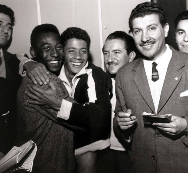 Pelé com Amarildo em 1962, na Copa do Mundo no Chile - Pelé com Amarildo em 1962, na Copa do Mundo no Chile -