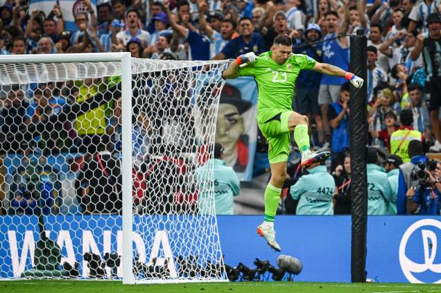 Emiliano Martinez comemorando a defesa do pênalti cobrado por Coman - Emiliano Martinez comemorando a defesa do pênalti cobrado por Coman -