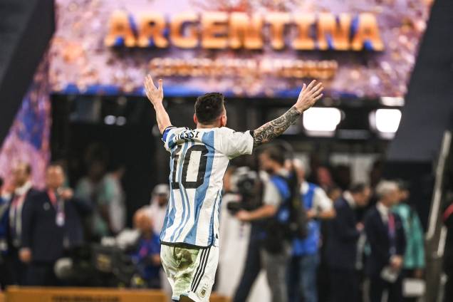 O craque argentino comemorando no gramado do Lusail Stadium - O craque argentino comemorando no gramado do Lusail Stadium -