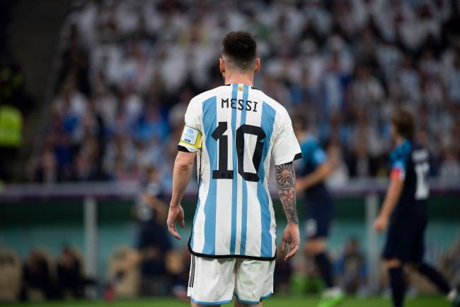 Messi celebra a vitória argentina: um gol e uma assistência -