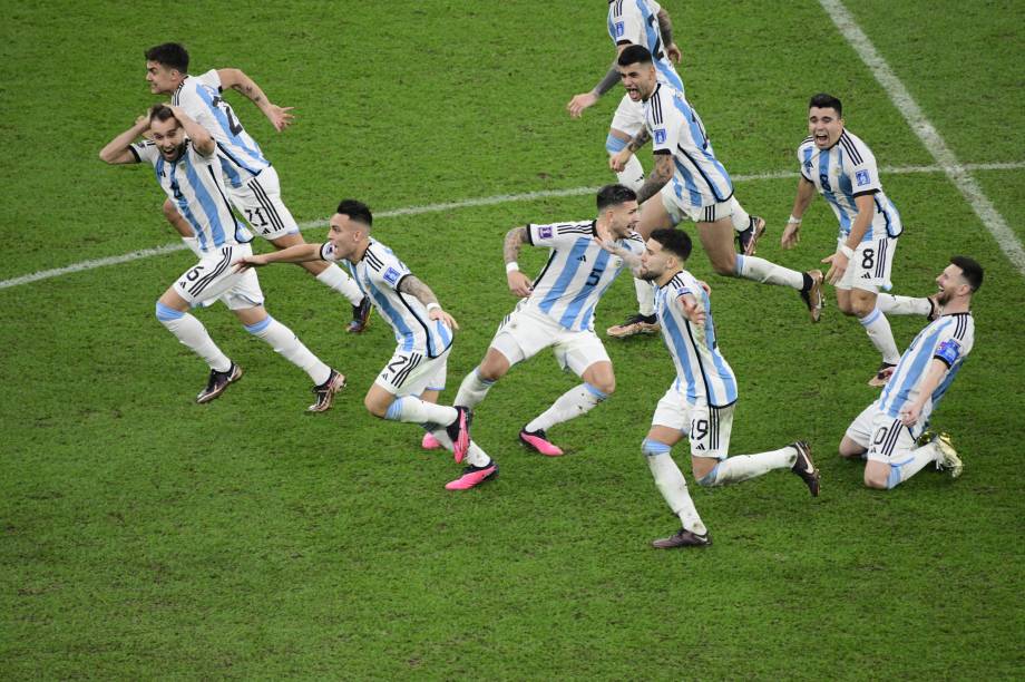 Momento em que Montiel converte o pênalti e a Argentina conquista a Copa do Mundo - Momento em que Montiel converte o pênalti e a Argentina conquista a Copa do Mundo -