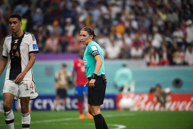 Costa Rica X AlemanhaCopa do Mundo FIFA, Catar 202201/12/2022 Stephanie Frappart liderou o trio de arbitragem feminino em Alemanha e Costa Rica -
