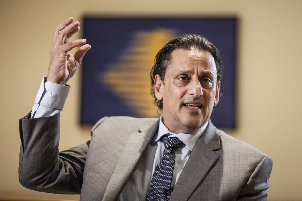 A briga no PL de Atibaia que envolve Wassef, advogado de Bolsonaro