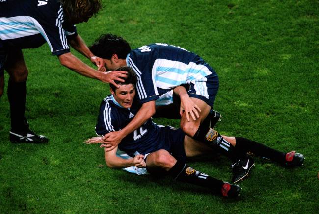 Javier Zanetti Argentina 1998 Em 1998, a sorte sorriu para os argentinos: um histórico gol marcado por Javier Zanetti -