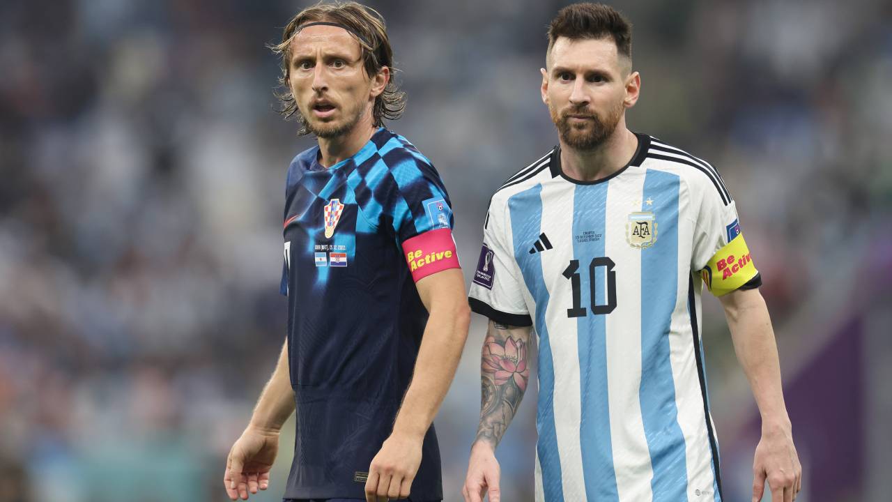 O dono da bola: Messi passeou em campo na despedida de Modric -