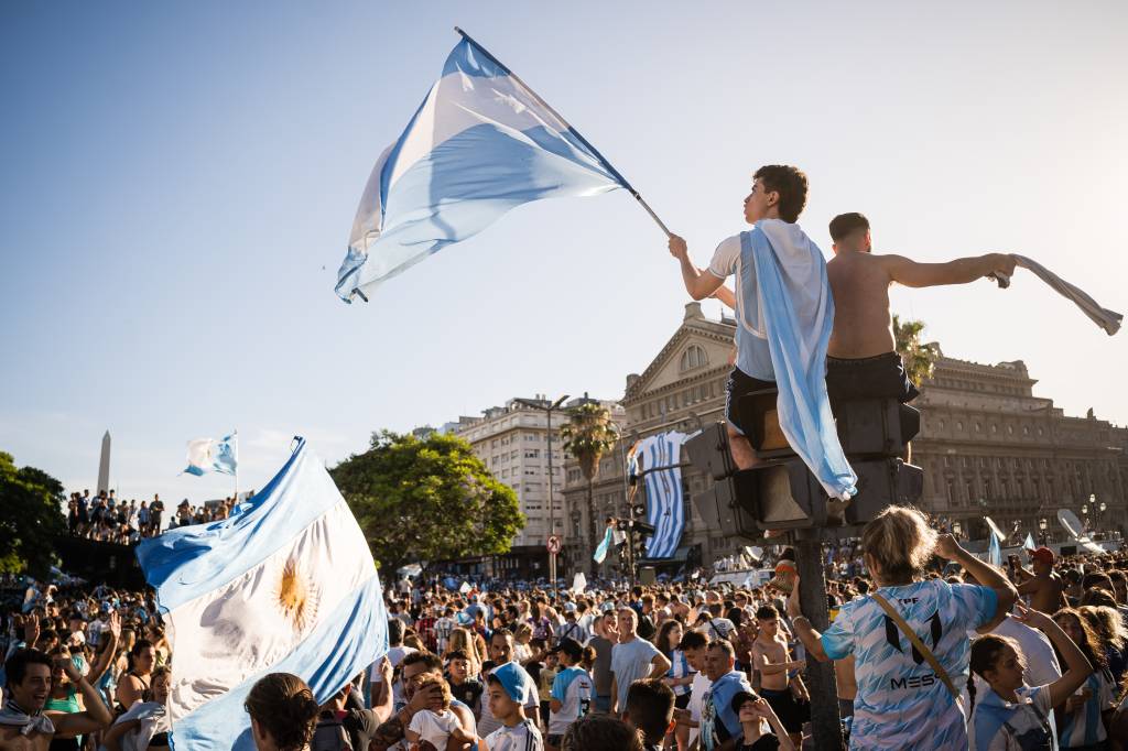 Quem quer aparecer ao lado da seleção campeã? Políticos argentinos, claro