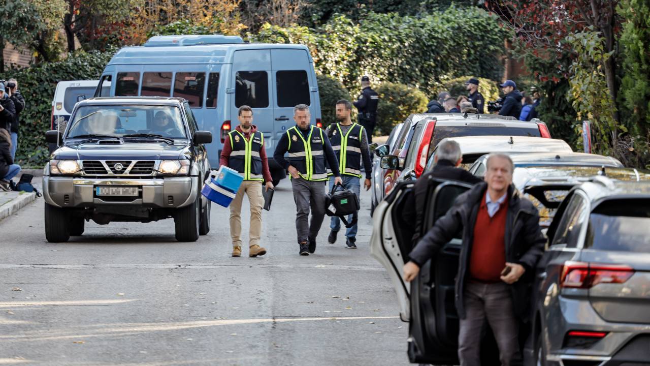MADRID, SPAIN - DECEMBER 02: Several National Police officers upon arrival at the Ukrainian embassy after being cordoned off, Dec. 2, 2022, in Madrid, Spain. The Ukrainian Embassy in Madrid has been cordoned off and cleared after receiving a new suspicious package with traces of blood. The event comes two days after a worker at the Ukrainian Embassy in Madrid was slightly injured when a letter sent to the diplomatic legation exploded. (Photo By Carlos Lujan/Europa Press via Getty Images)
