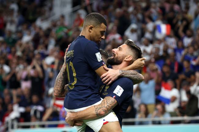 Olivier Giroud abriu o placar para os franceses -