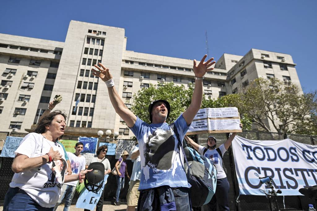 JULGAMENTO-CRISTINA-KIRCHNER-PROTESTOS-2022-091.jpg FIDELIDADE - Manifestação de apoio em Buenos Aires: “Todos somos Cristina” -