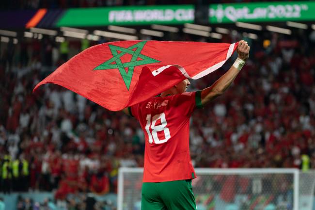MARROCOS_ESPANHA20 Bandeira às costas e sonho ainda vivo para os marroquinos na Copa do Mundo -