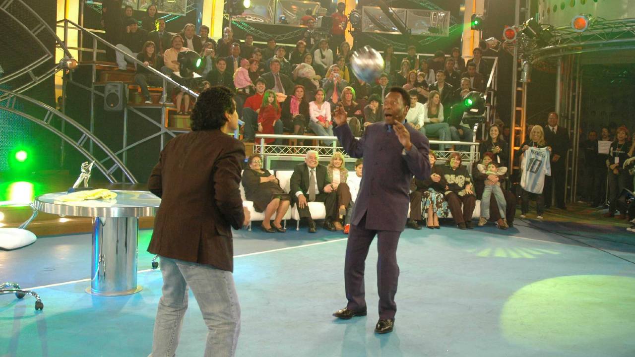 Maradona, apresentando seu programa de tv, La Noche del 10.