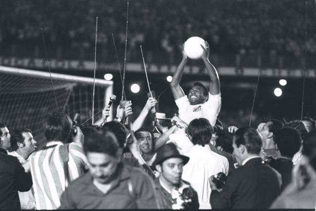 O milésimo gol marcado no estádio do Maracanã - O milésimo gol marcado no estádio do Maracanã -