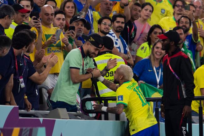 Brasil X CoreiaCopa do mundo FIFA Catar 202205/12/2022 Neymar cumprimenta Telles, cortado da Copa -
