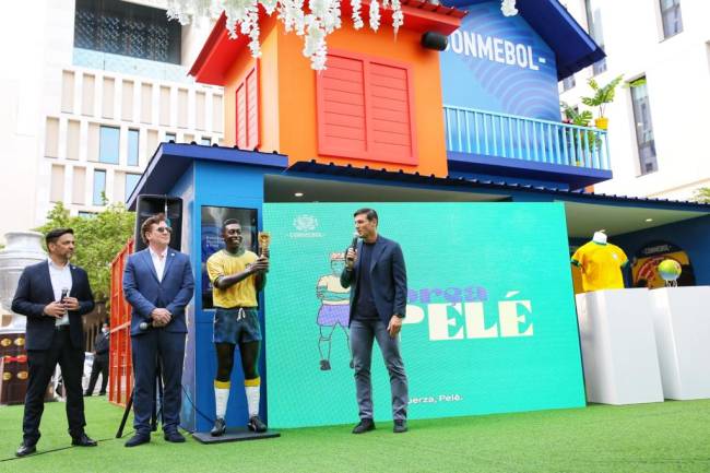 Javier Domínguez e Zanetti durante homenagens a Pelé Javier Domínguez e Zanetti durante homenagens a Pelé
