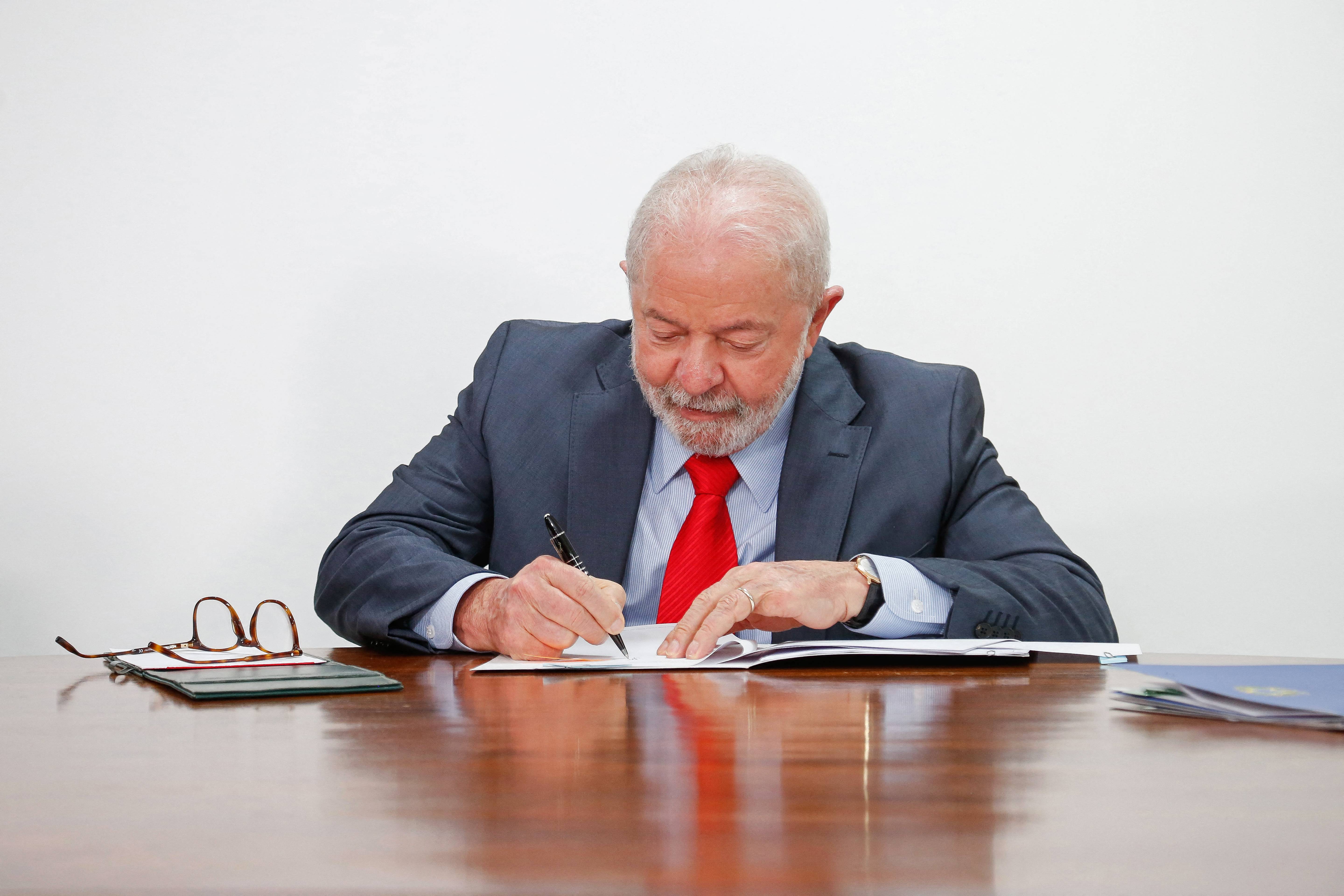 Lula retira três indicados por Bolsonaro da Comissão de Ética do Planalto